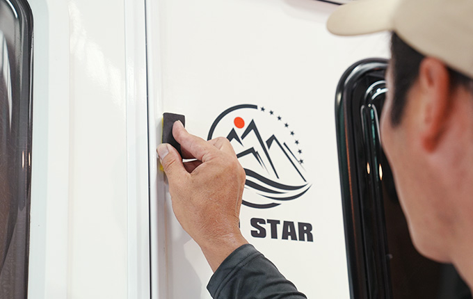 紫外線劣化を大幅カットで塗装退色を防ぐ